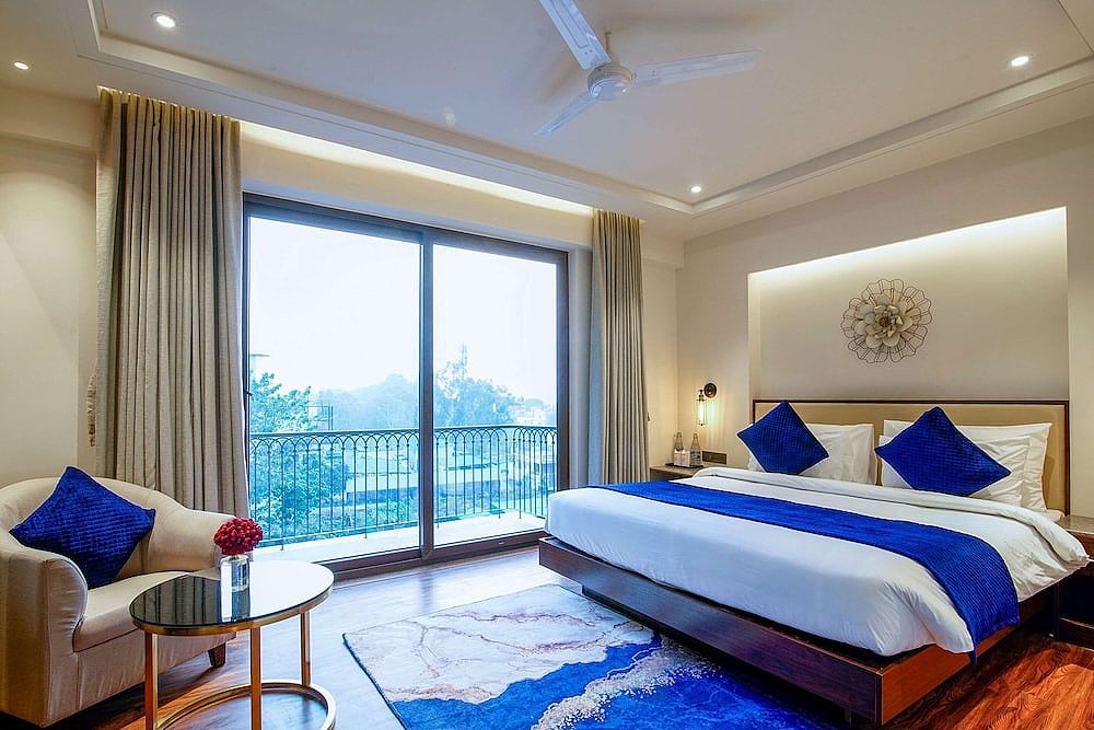 Comfort Inn Dehradun Standard Room, 1 King Bed, Non Smoking 2