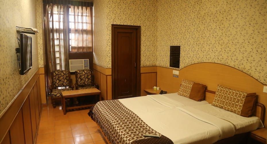 Hotel Godwin	Patiala Semi Deluxe Room AC 2