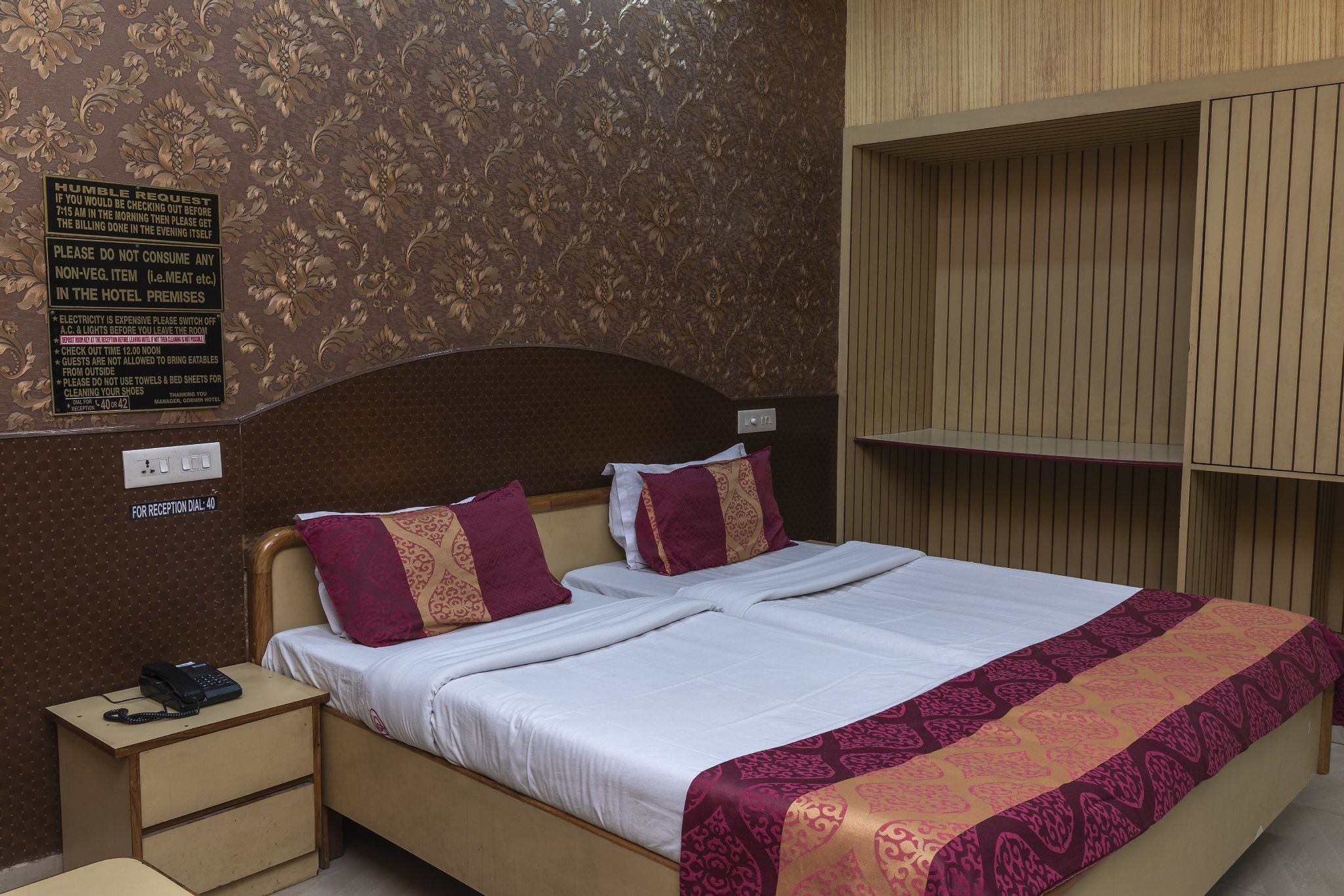 Hotel Godwin	Patiala Deluxe Room 2