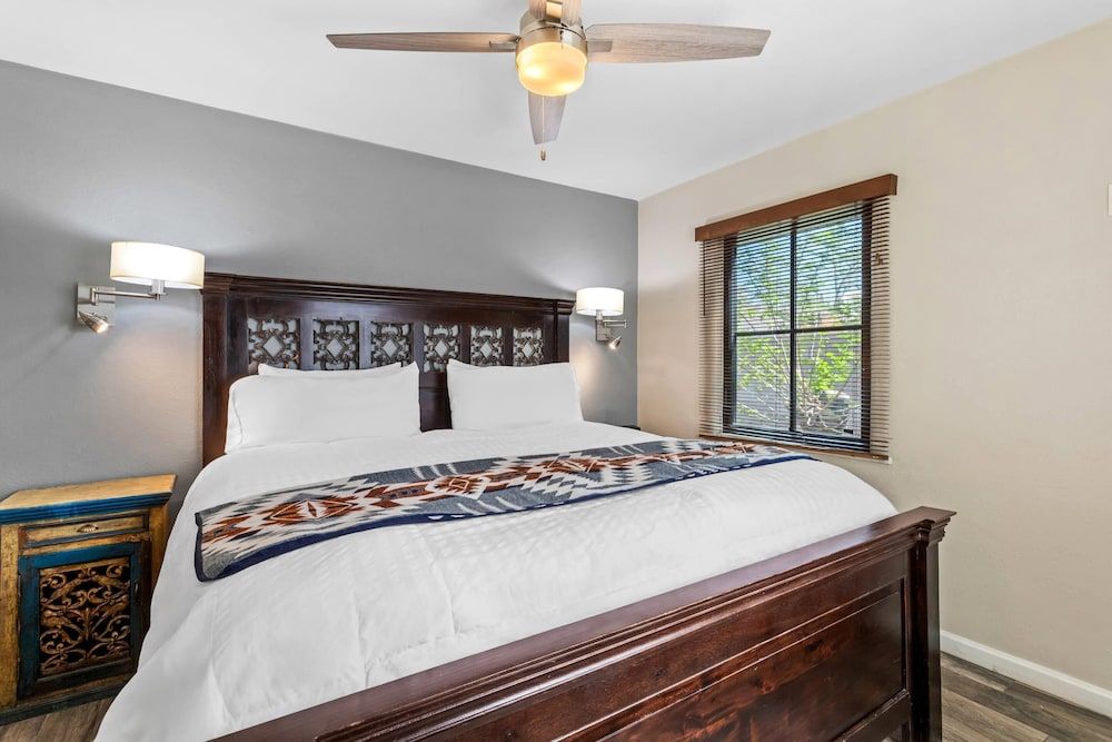 Room, 1 King Bed, Non Smoking, Hot Tub