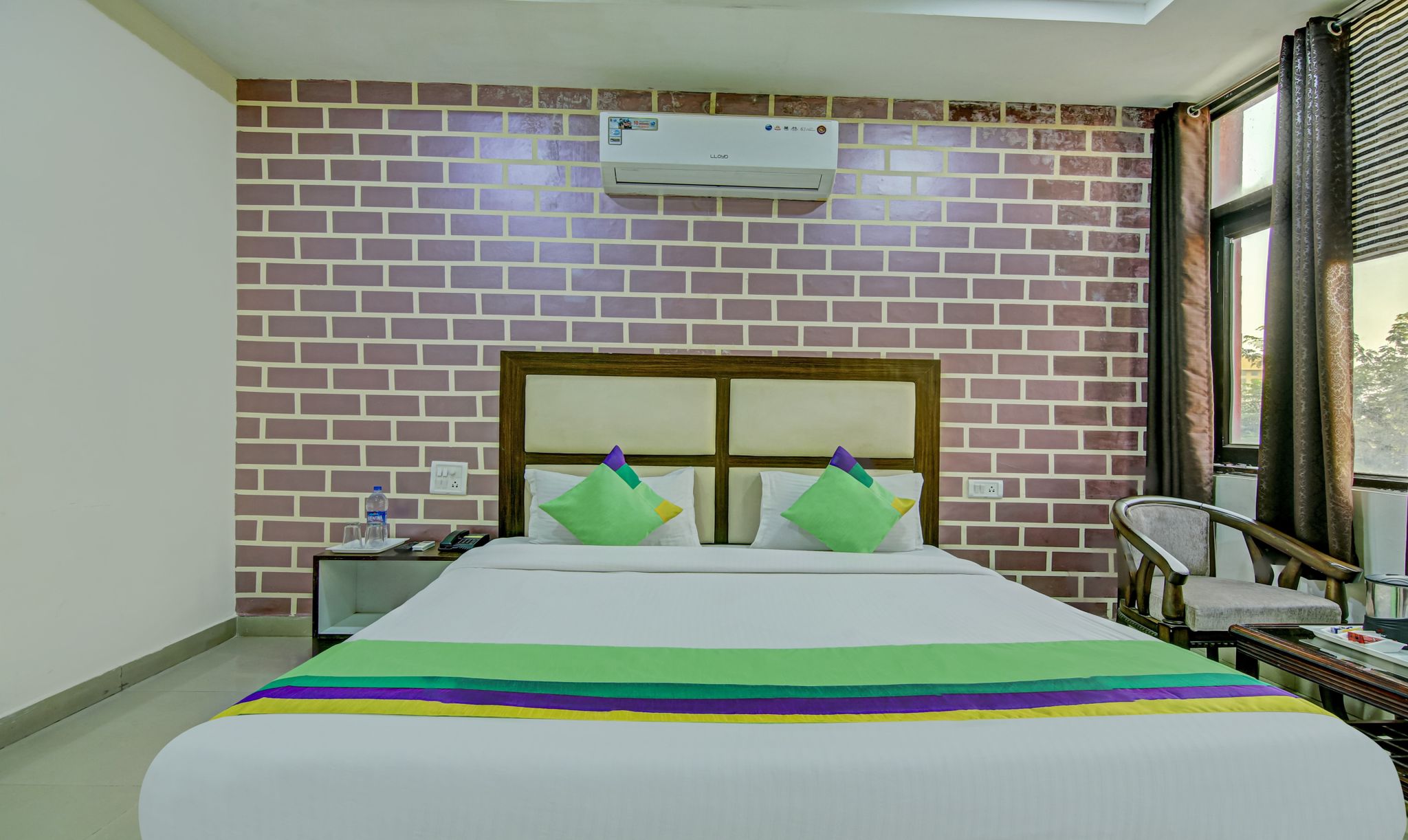 Treebo Trend Benz Maple 5