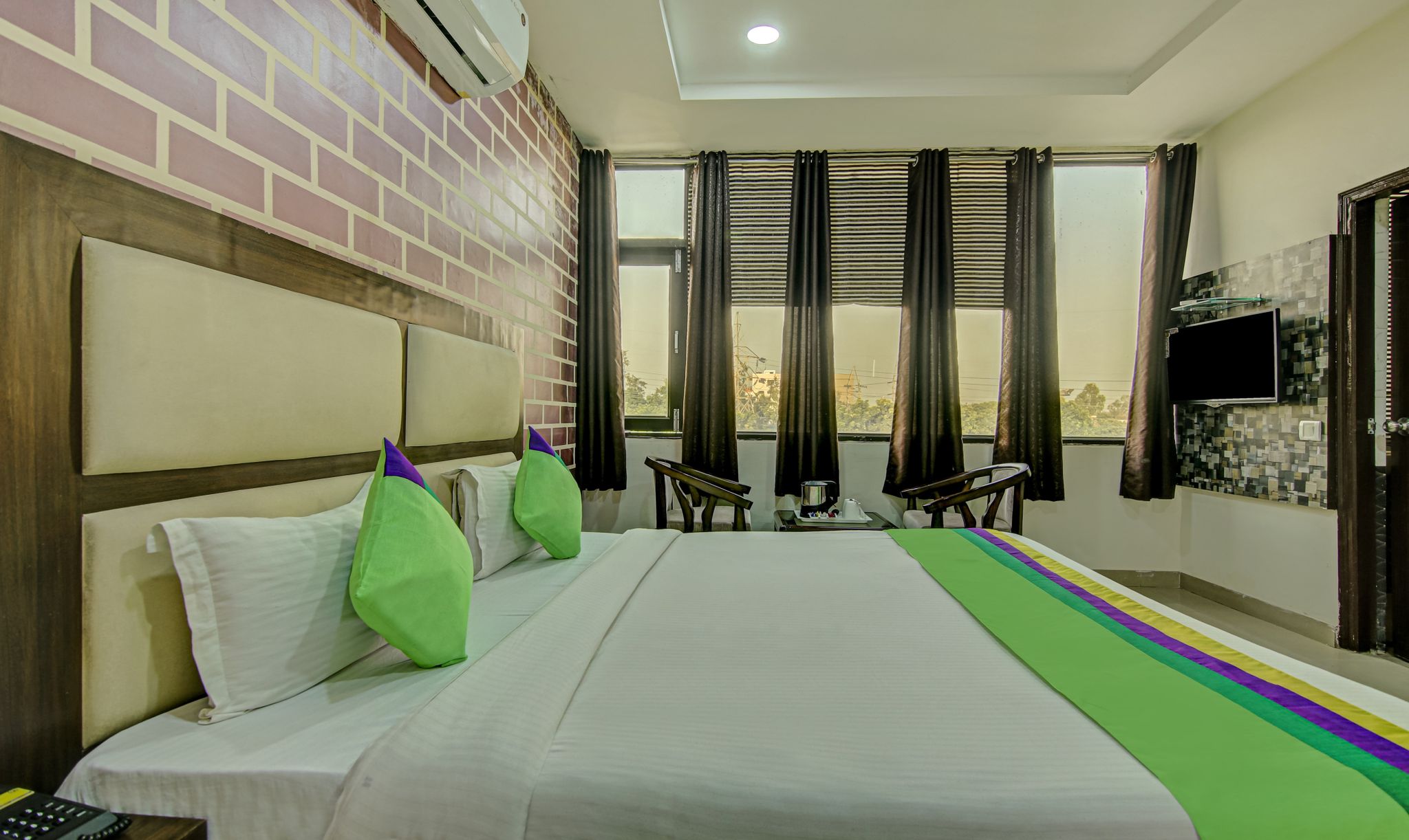 Treebo Trend Benz Maple 9