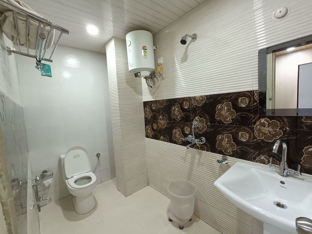 Crystal LakeView Homestay Non Lakeview for 2 Person 4