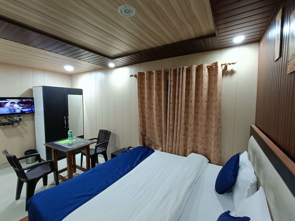 Crystal LakeView Homestay Non Lakeview for 2 Person