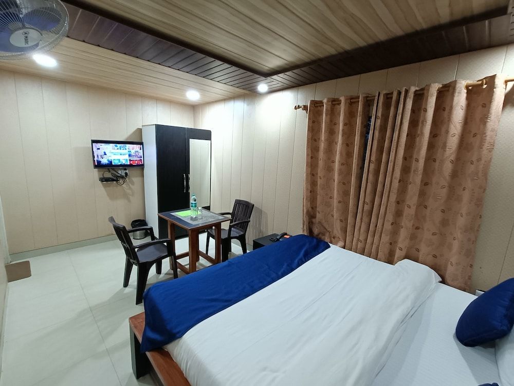Crystal LakeView Homestay Non Lakeview for 2 Person 2