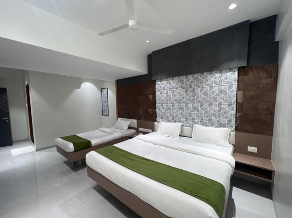 LUXURY PREMIUM AC ROOM