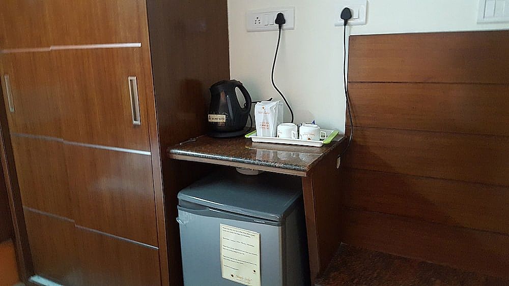 Maple Suites Standard Room, 1 Queen Bed, Ensuite 10