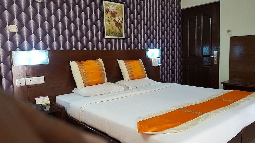 Maple Suites Standard Room, 1 Queen Bed, Ensuite 3