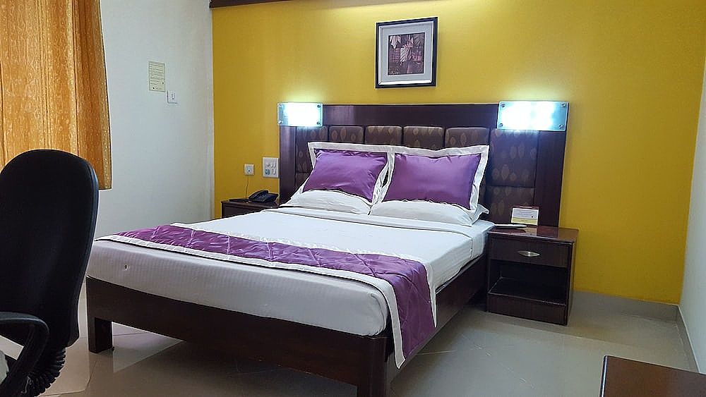 Maple Suites Standard Room, 1 Queen Bed, Ensuite 4