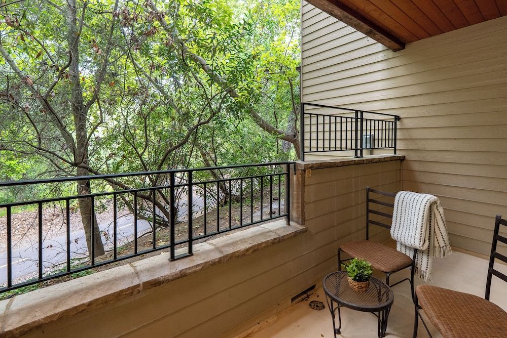 Avila Village Inn Trailside Room 4