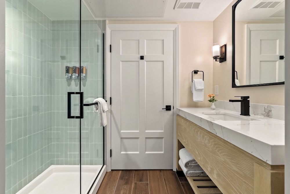 Avila Village Inn Forest King 3