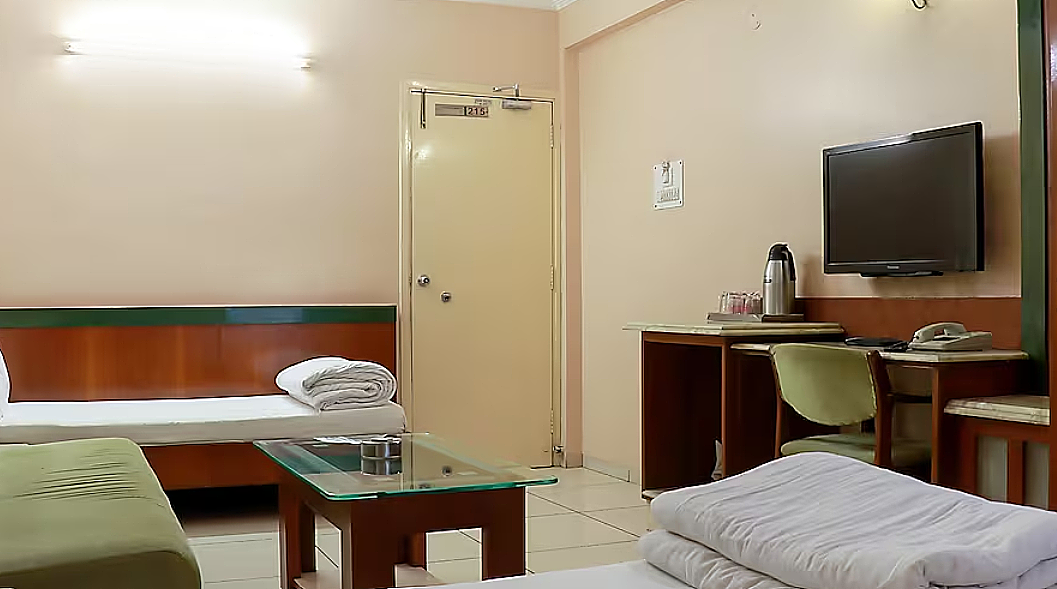 Rajhans Regency King size Deluxe Room 4