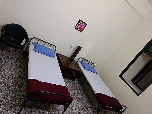 Budget Room Single Bed With Common Washroom