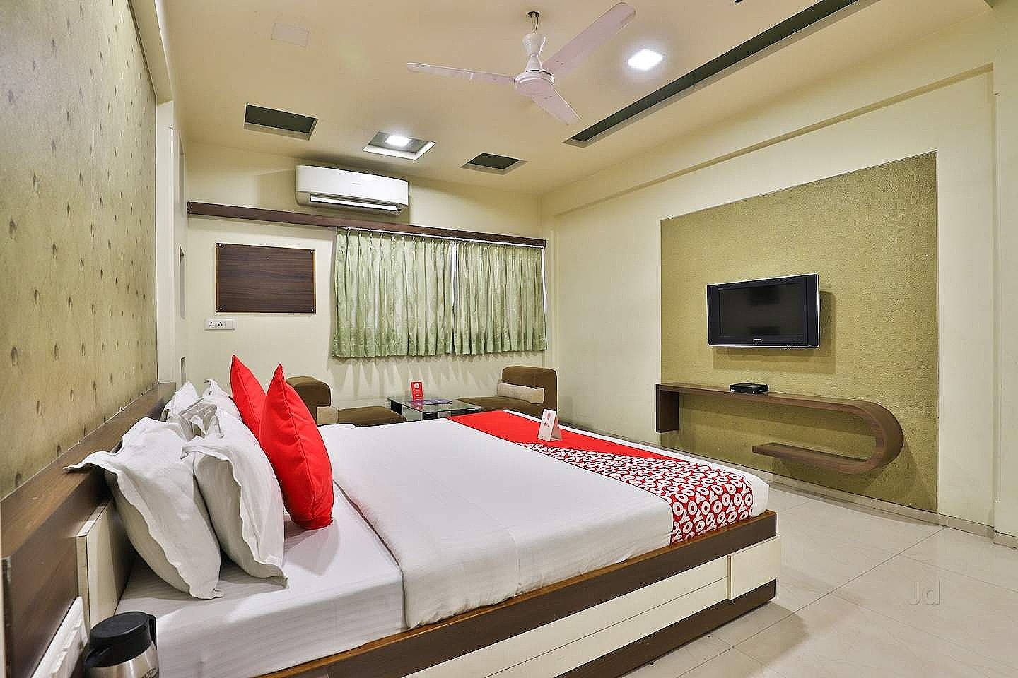 Deluxe Room (king Bed)