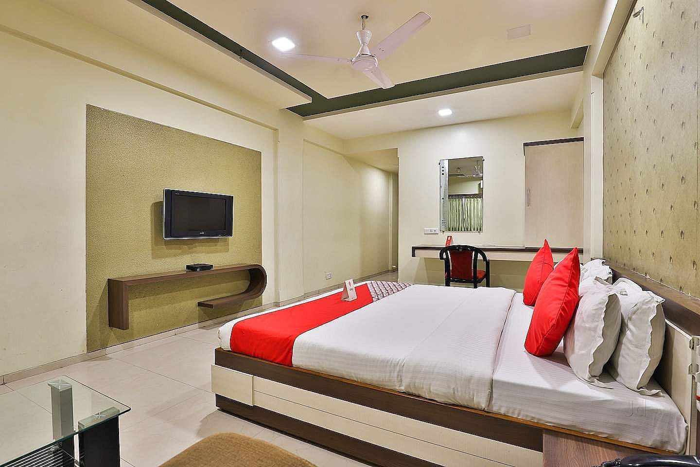 Deluxe Room (king Bed)