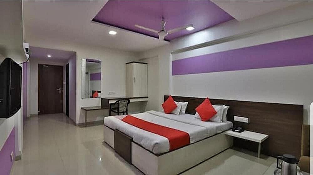 Deluxe Room (king Bed)