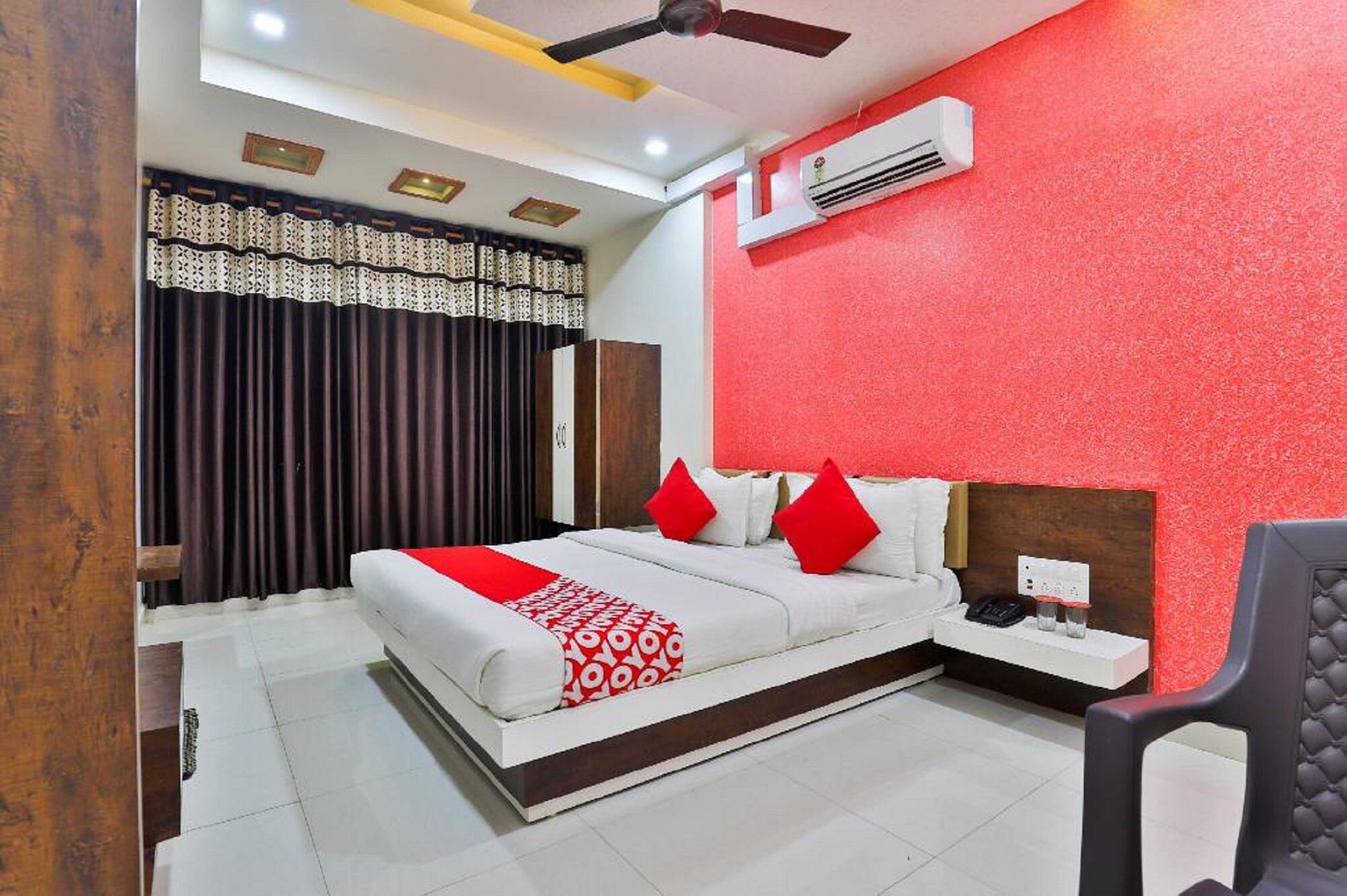 Deluxe Three Bed AC Room
