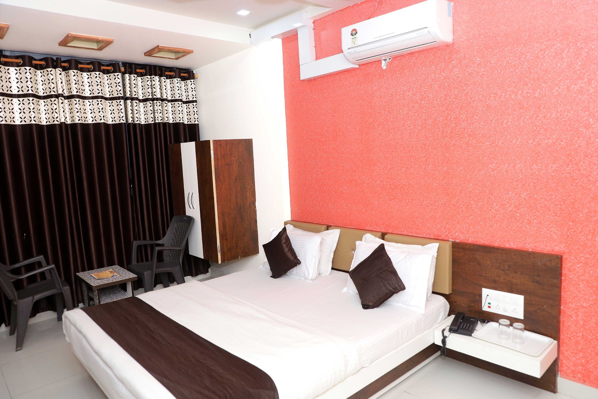 Deluxe Three Bed AC Room