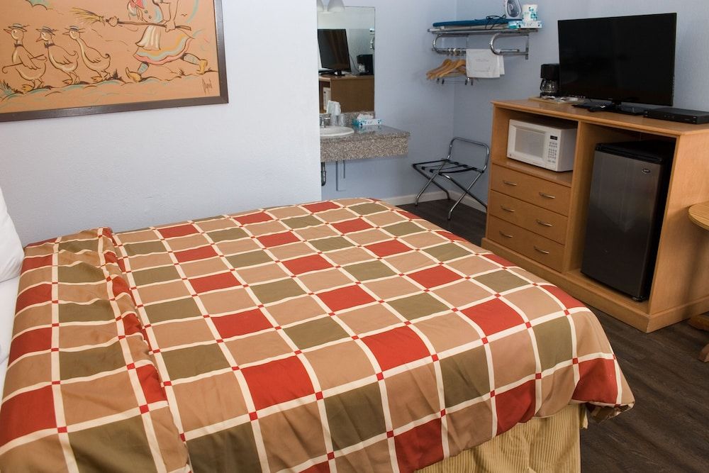 Keefer's Inn Standard Room, 1 Queen Bed 3