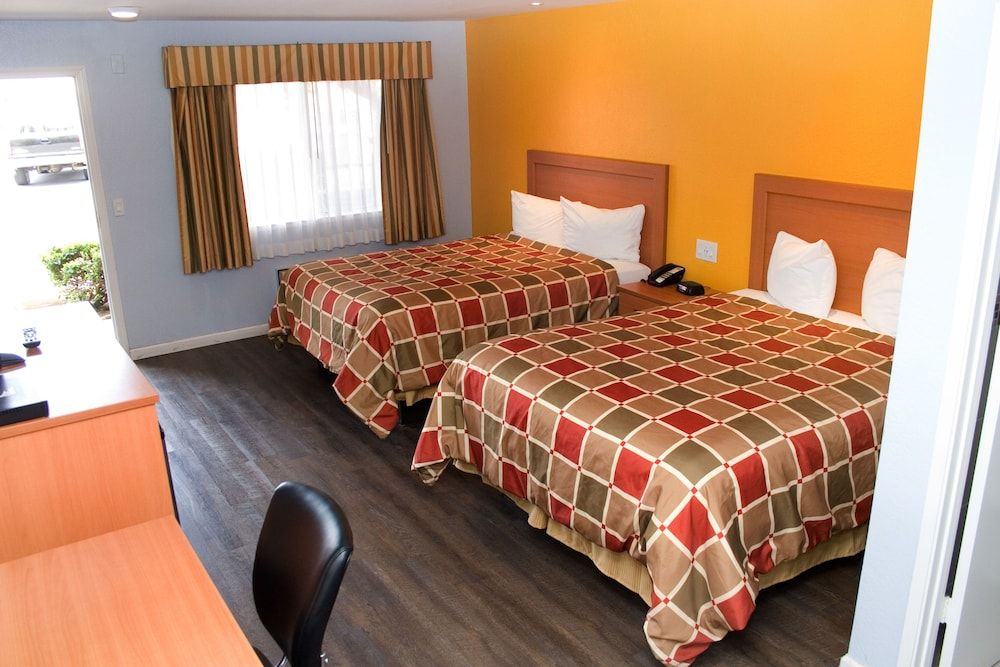 Keefer's Inn Standard Room, 2 Queen Beds 2