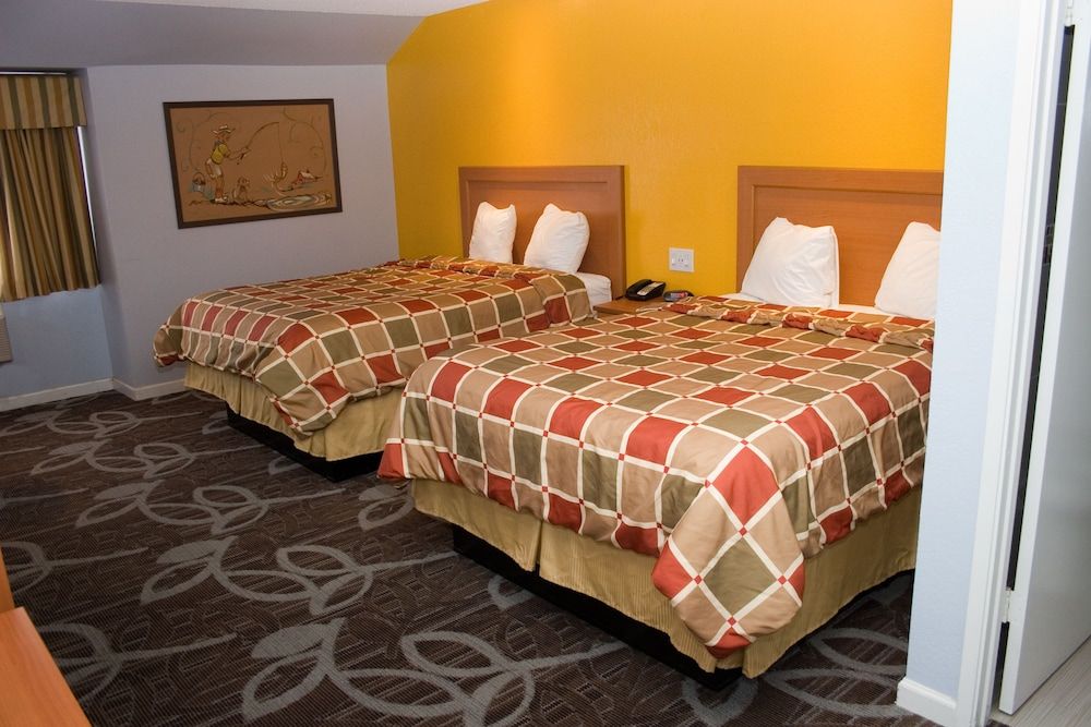 Keefer's Inn Standard Room, 2 Queen Beds 4