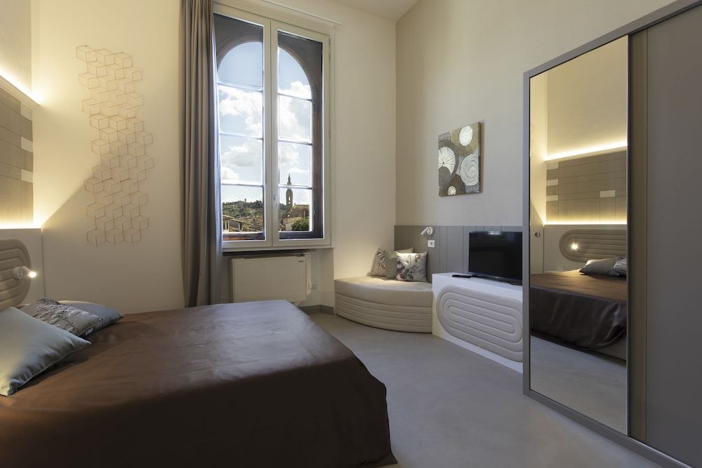 undefined Palazzo dei Ciompi Suites 8