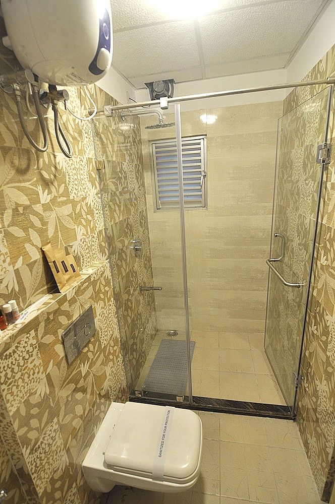 HOTEL SHREESH KOLKATA Premium AC Room 36