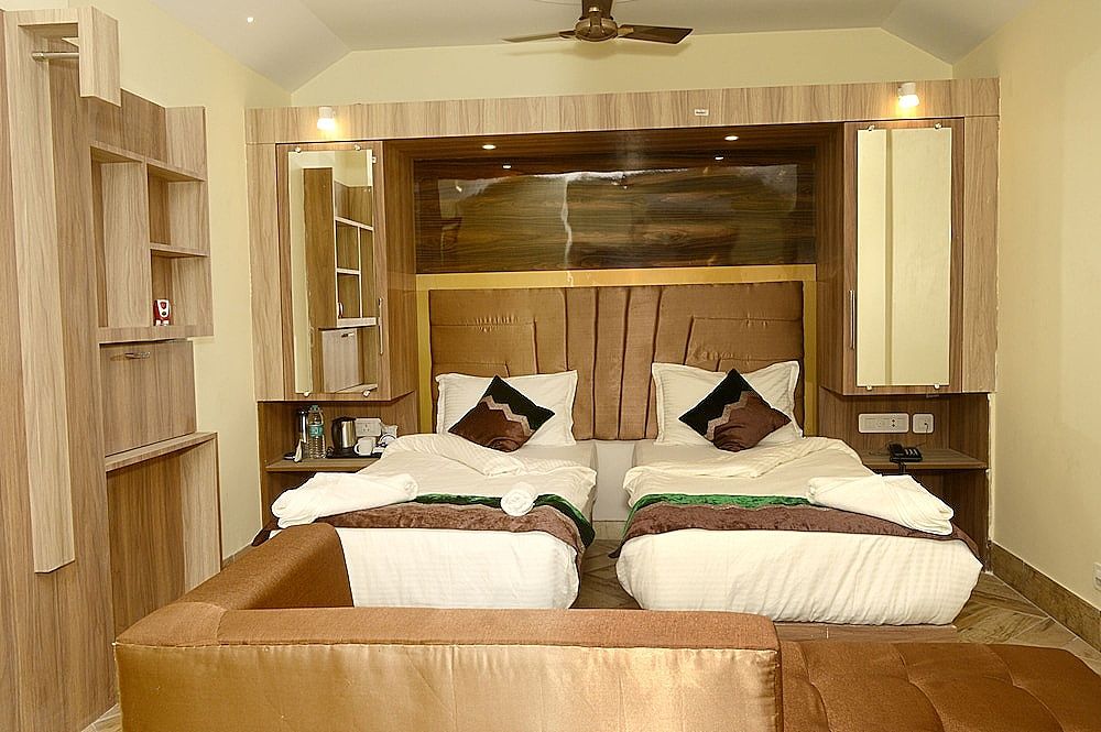 HOTEL SHREESH KOLKATA Premium AC Room 14