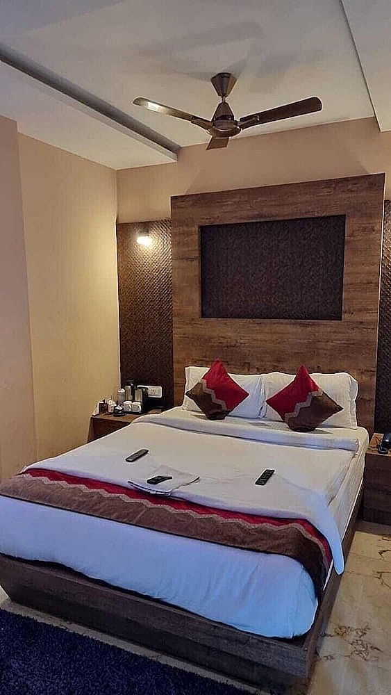 HOTEL SHREESH KOLKATA Premium AC Room 19
