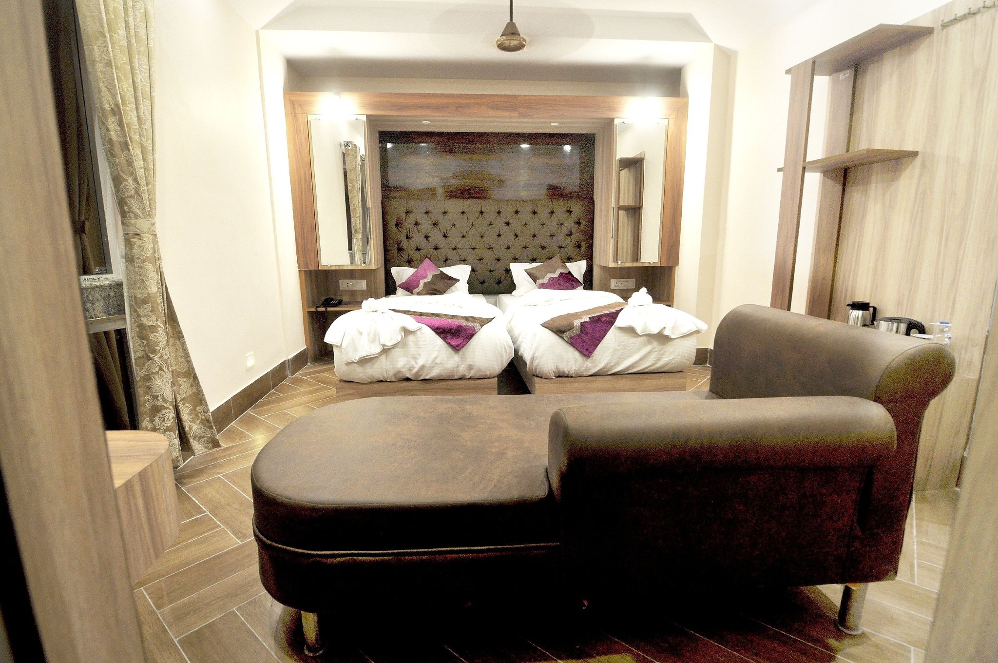 HOTEL SHREESH KOLKATA Premium AC Room 33