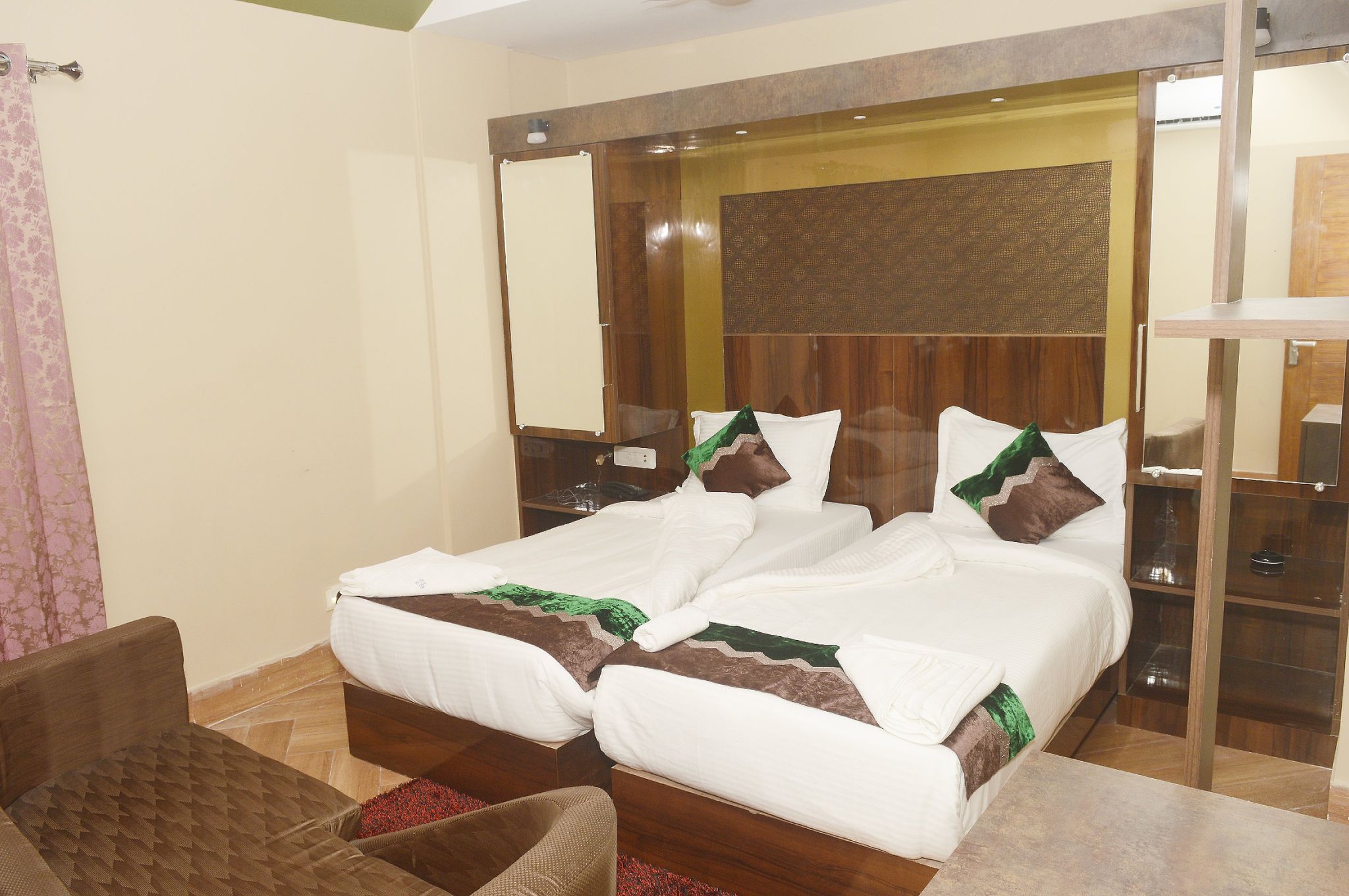 HOTEL SHREESH KOLKATA Premium AC Room 26