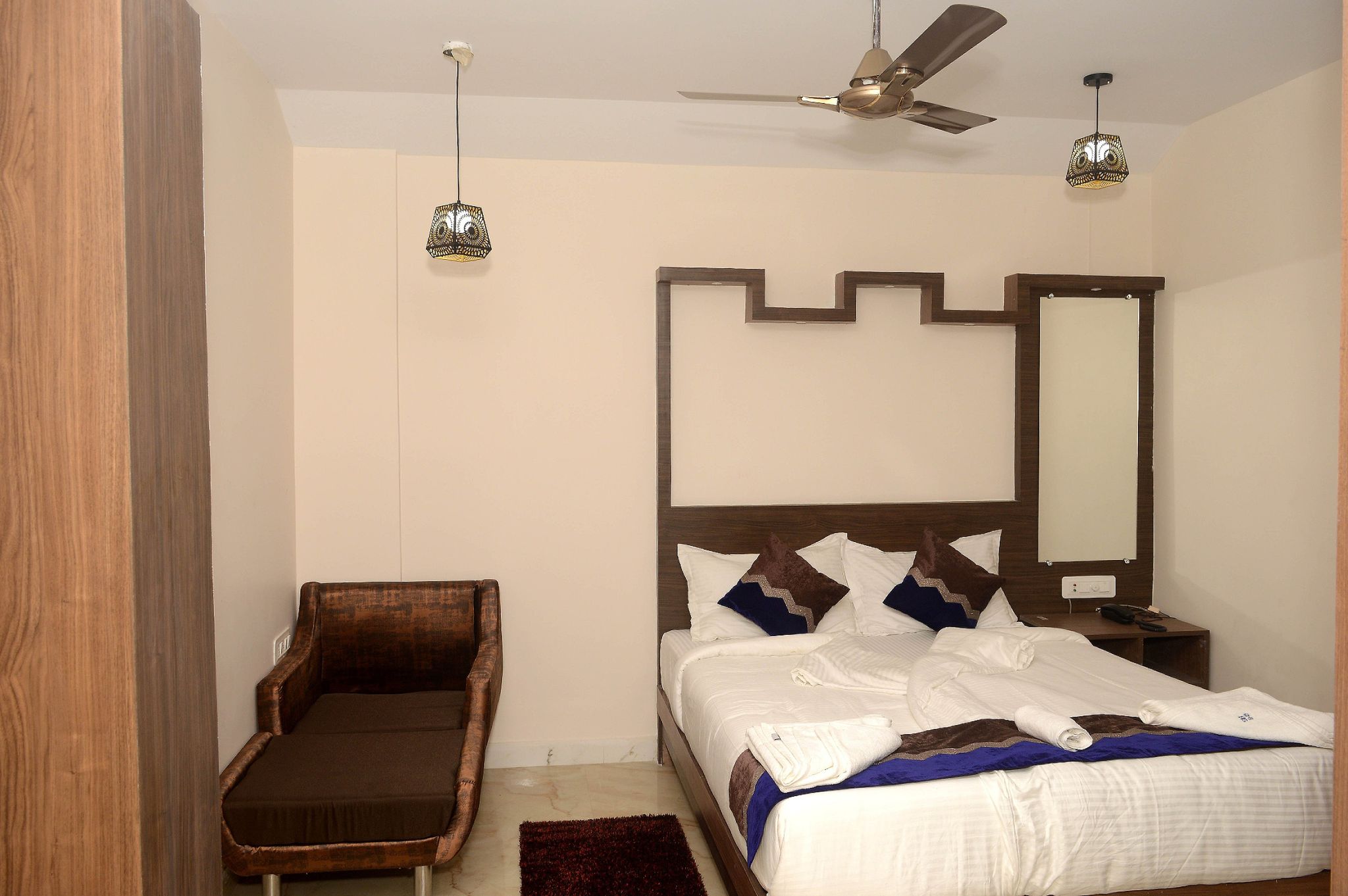 HOTEL SHREESH KOLKATA Premium AC Room 9