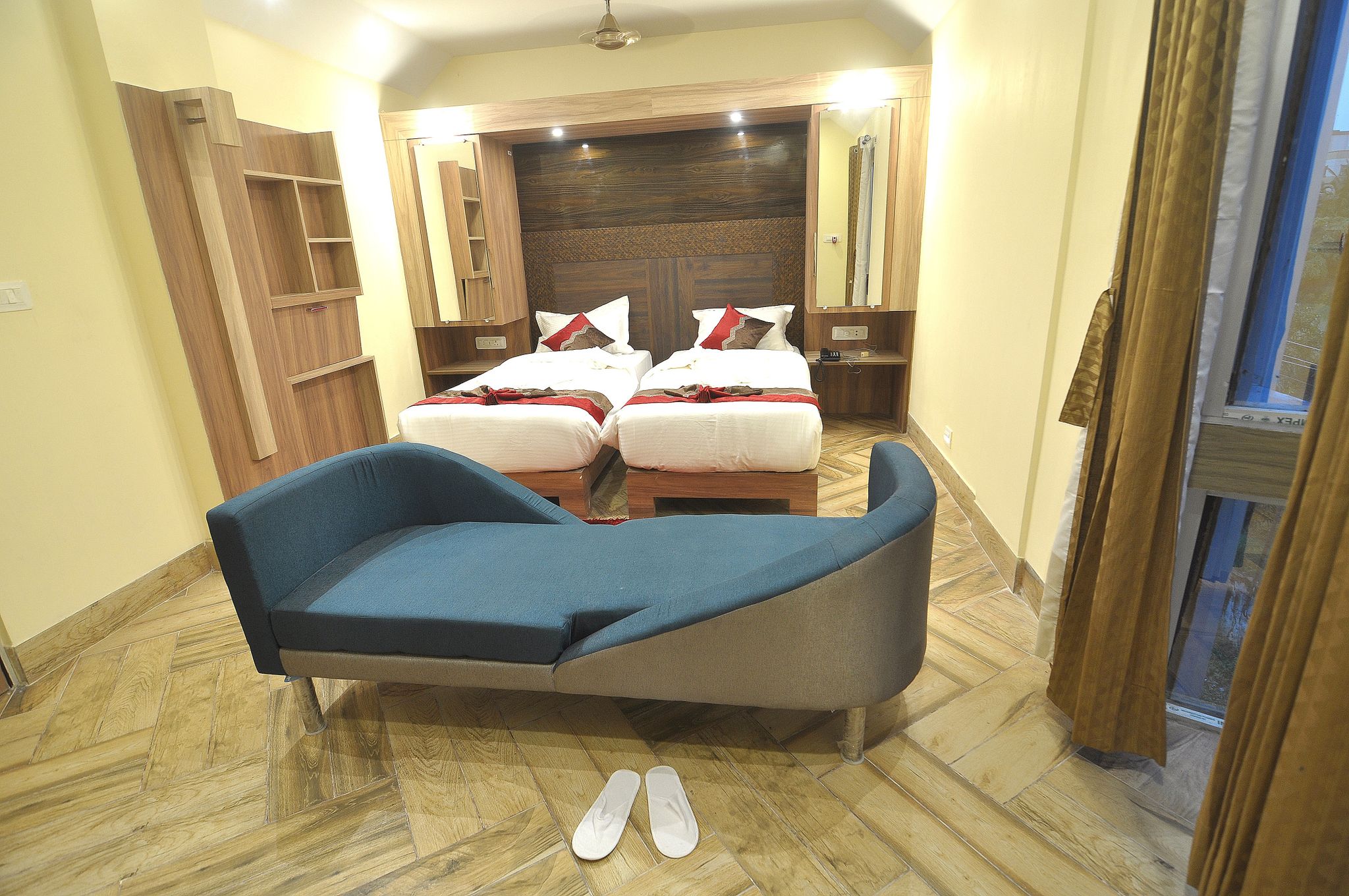 HOTEL SHREESH KOLKATA Premium AC Room 3