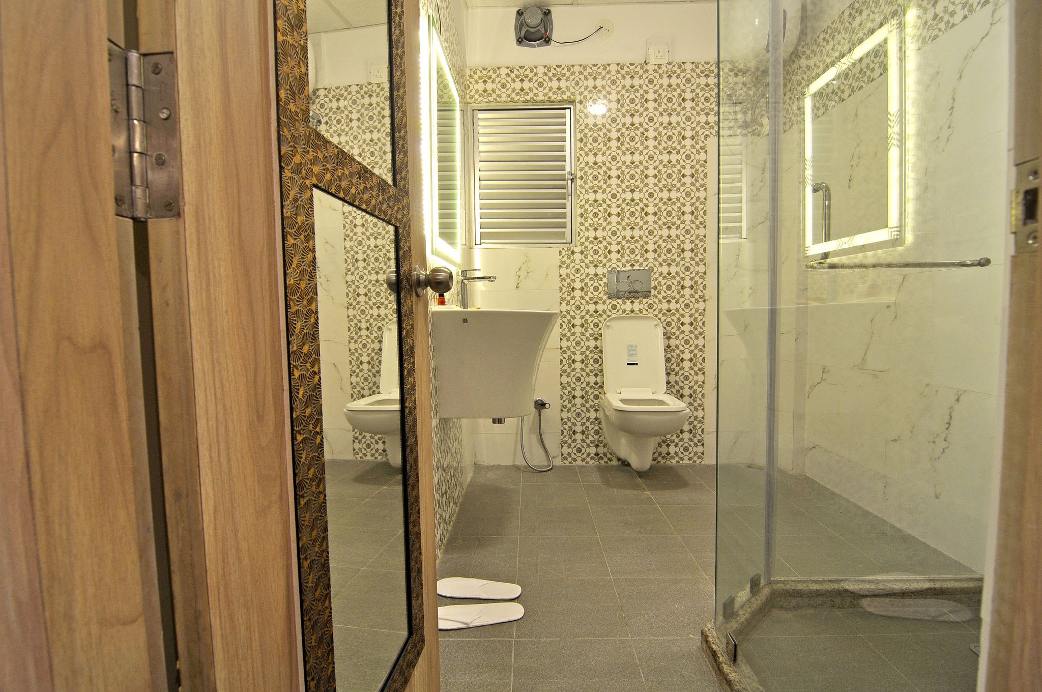 HOTEL SHREESH KOLKATA Premium AC Room 40