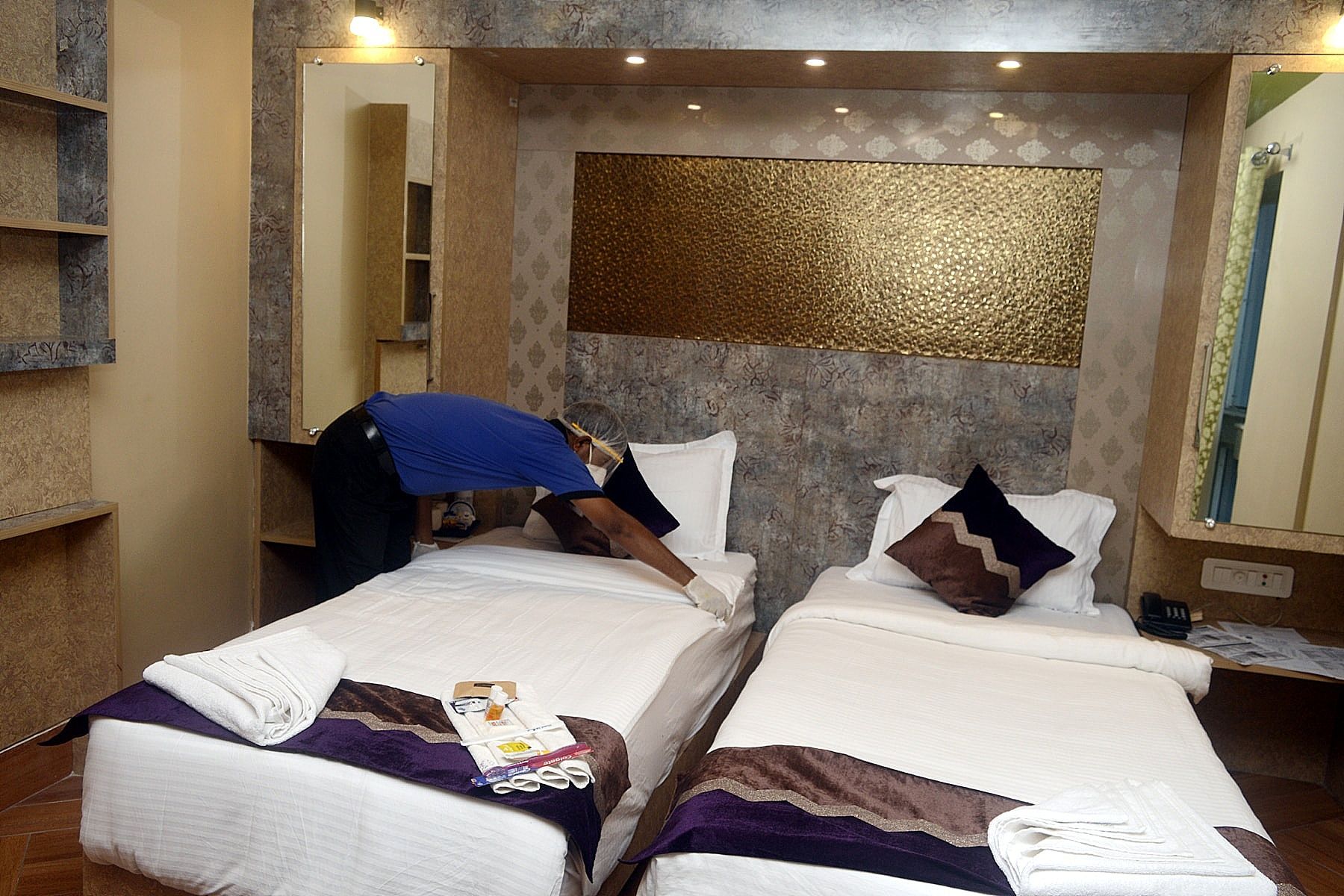 HOTEL SHREESH KOLKATA Premium AC Room 15