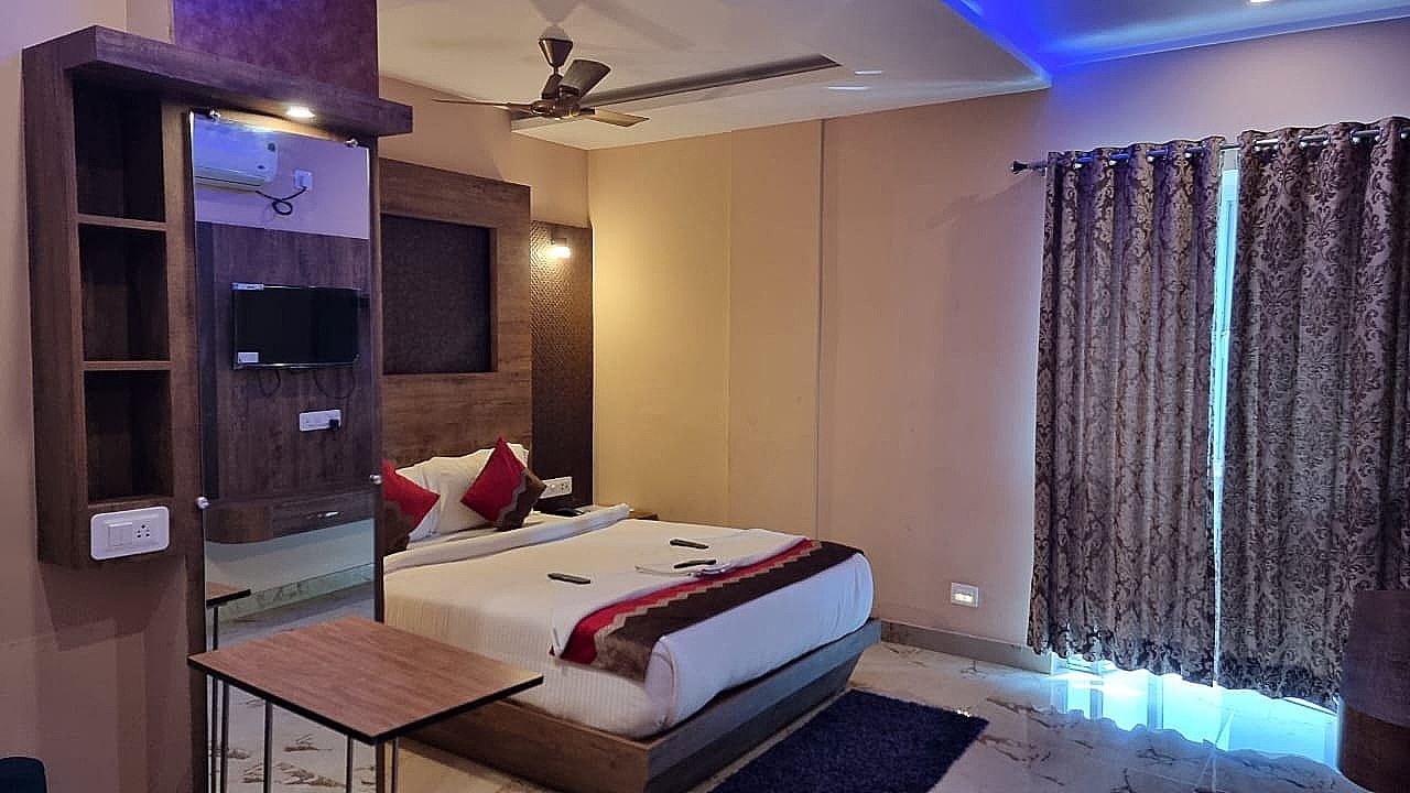 HOTEL SHREESH KOLKATA Premium AC Room 24
