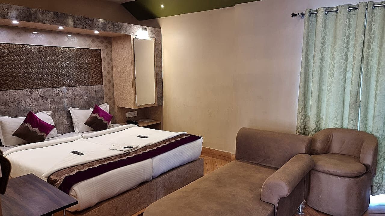 HOTEL SHREESH KOLKATA Premium AC Room 25