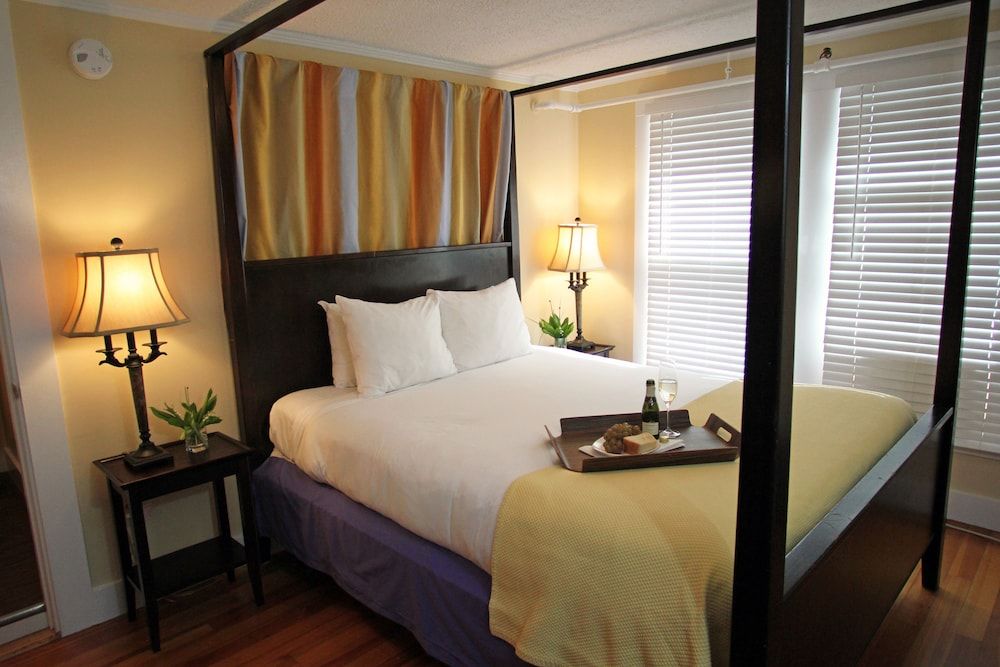 The Kennebunk Inn Standard Room, 1 Queen Bed, Private Bathroom (Adams) 2