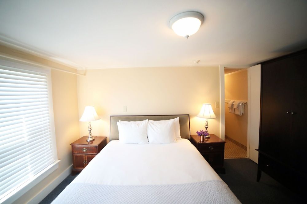 The Kennebunk Inn Standard Room, 1 Queen Bed, Private Bathroom (Adams) 4