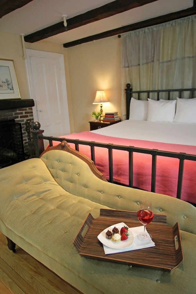 The Kennebunk Inn Standard Room, 1 King Bed, Refrigerator (Jefferson) 10