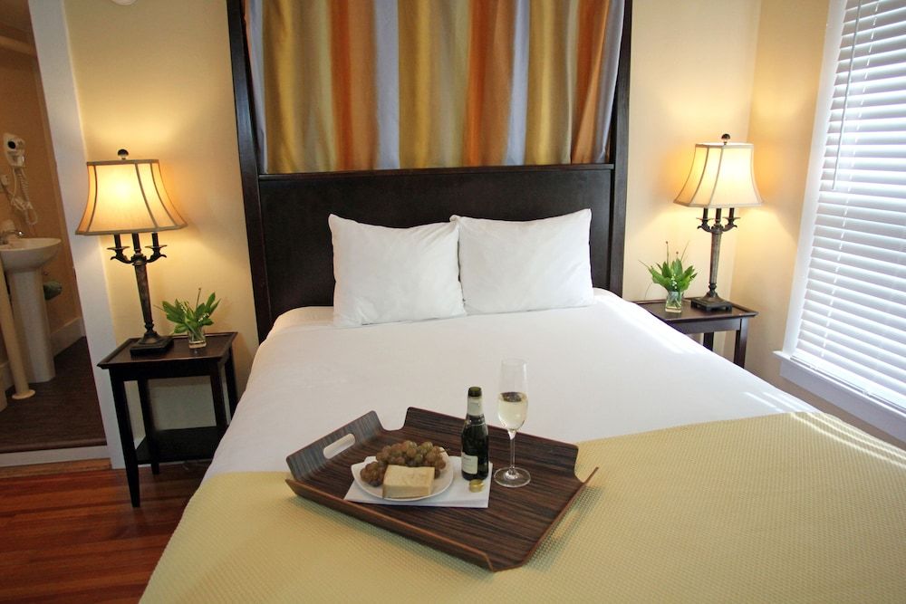 The Kennebunk Inn Standard Room, 1 Queen Bed, Private Bathroom (Adams) 6