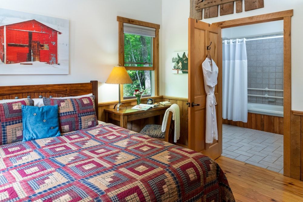 Bent Creek Lodge Bed & Breakfast Barn Room, Private Handicap Bathroom 2