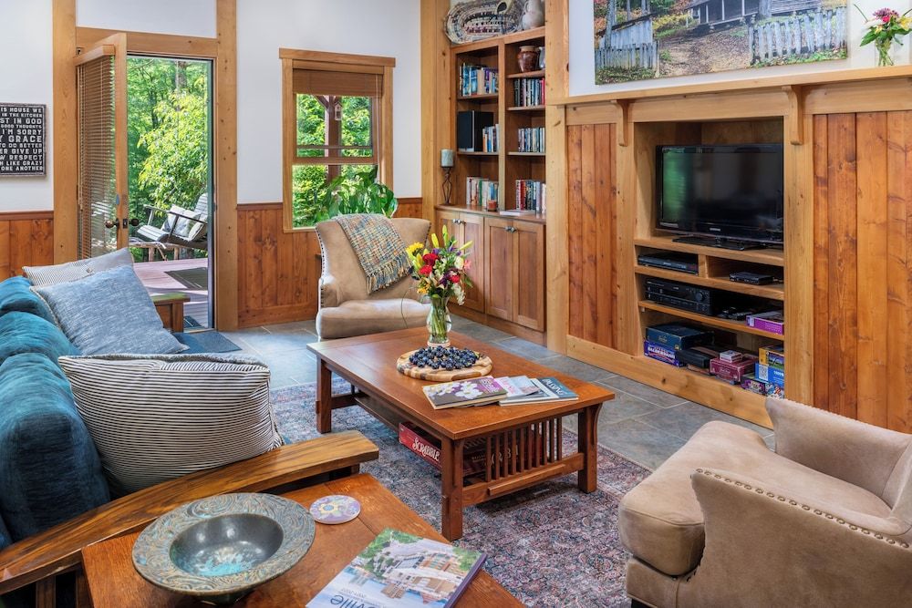 Bent Creek Lodge Bed & Breakfast Fern Deluxe Suite, Private Bathroom