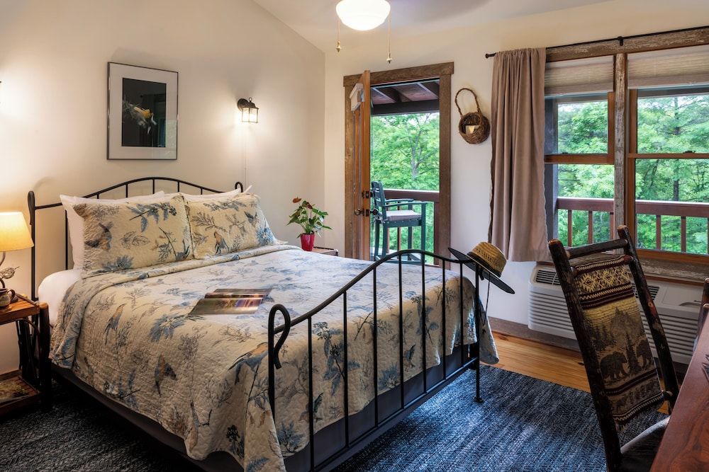 Bent Creek Lodge Bed & Breakfast