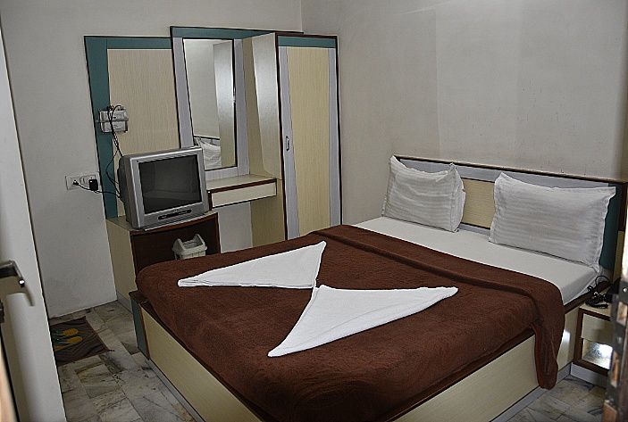 HOTEL MIDTOWN Non/Ac Room