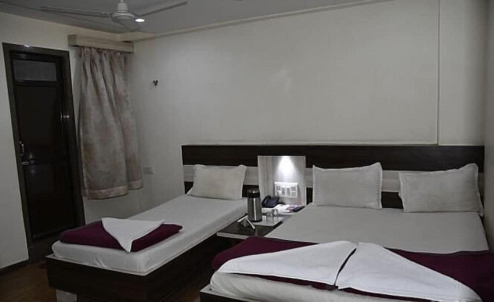 undefined HOTEL MIDTOWN 9