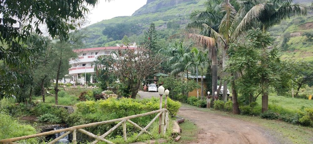 undefined Golden Resort and Farm 9