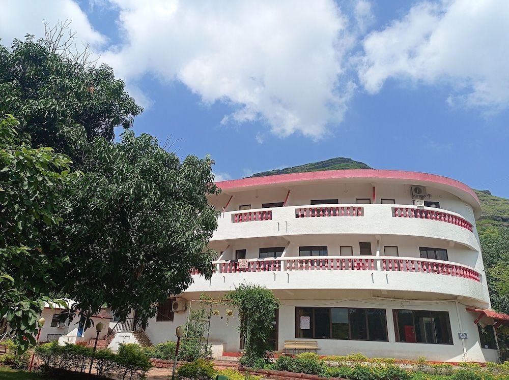 undefined Golden Resort and Farm 3