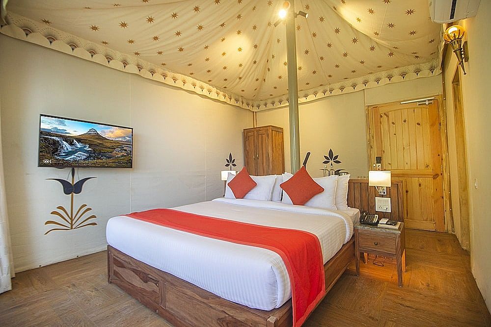 Luxury Tent with Balcony and Valley View