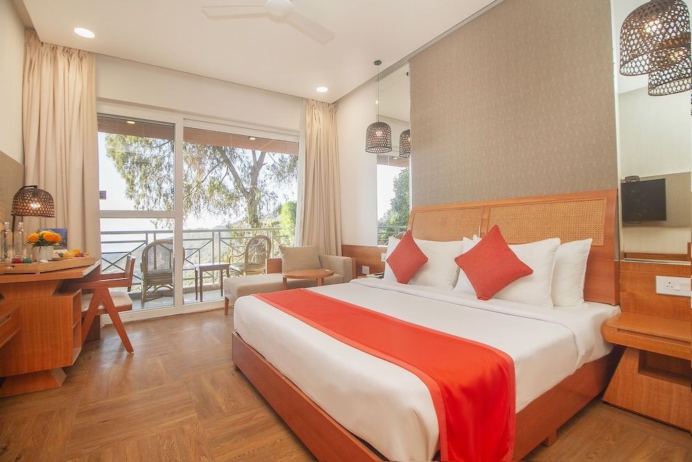 Yog Wellness Resort & Spa by Amritara Executive Room with Balcony and Valley View 14